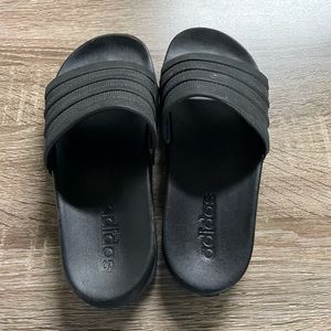 Mens Size 5 Black Adidas slides.